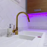 Luxury 2 Bedroom With Free Parking & Jacuzzi Bath Appartement *
