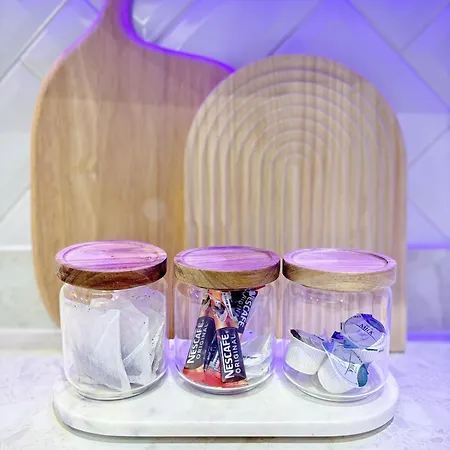 Luxury 2 Bedroom With Free Parking & Jacuzzi Bath 리즈