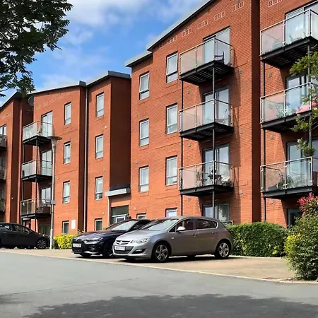Luxury 2 Bedroom With Free Parking & Jacuzzi Bath Apartment