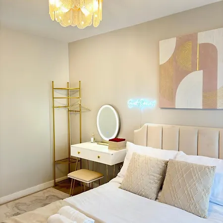 Daire Luxury 2 Bedroom With Free Parking & Jacuzzi Bath *