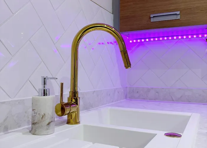 Luxury 2 Bedroom With Free Parking & Jacuzzi Bath Lejlighed *