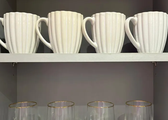 Luxury 2 Bedroom With Free Parking & Jacuzzi Bath *