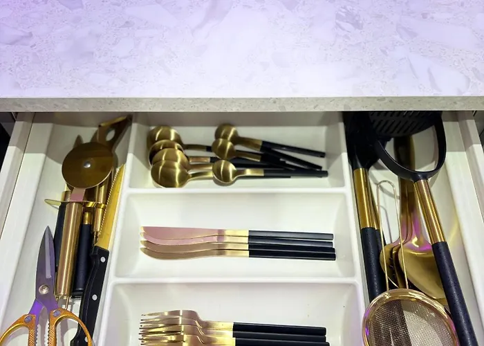 Luxury 2 Bedroom With Free Parking & Jacuzzi Bath Lejlighed