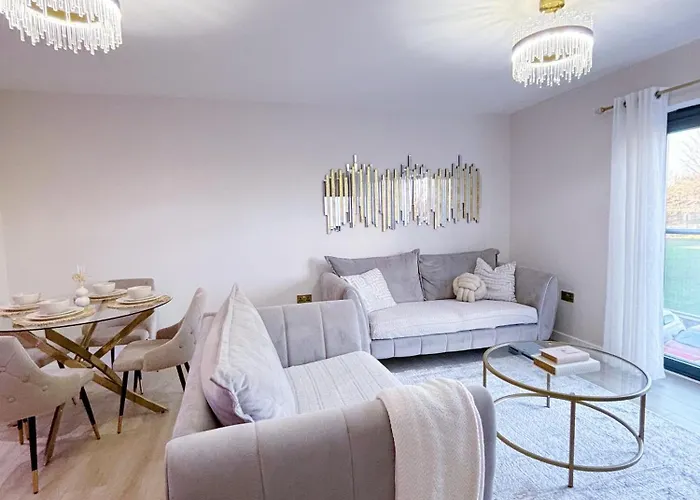 Lejlighed Luxury 2 Bedroom With Free Parking & Jacuzzi Bath