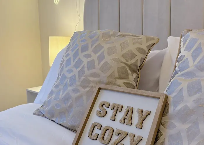 Apartment Luxury 2 Bedroom With Free Parking & Jacuzzi Bath *