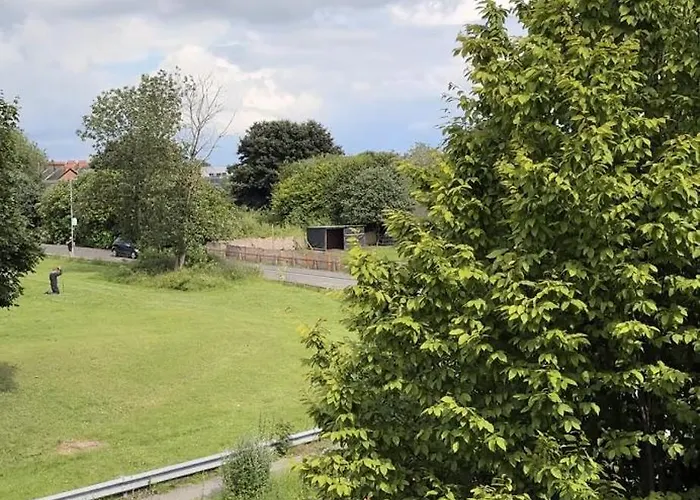 Luxury 2 Bedroom With Free Parking & Jacuzzi Bath * Leeds (West Yorkshire)