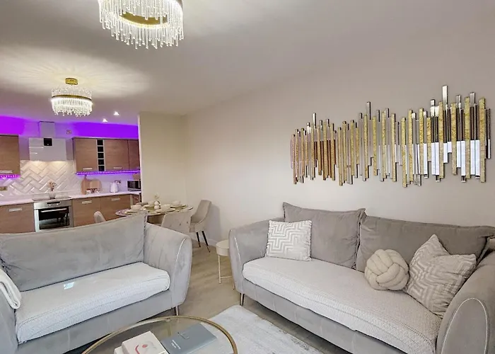 Luxury 2 Bedroom With Free Parking & Jacuzzi Bath Lejlighed *