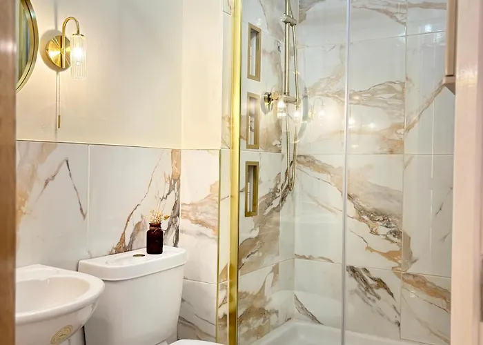 Luxury 2 Bedroom With Free Parking & Jacuzzi Bath Lejlighed *