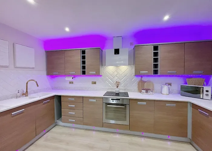 Luxury 2 Bedroom With Free Parking & Jacuzzi Bath Lejlighed *