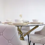 Luxury 2 Bedroom With Free Parking & Jacuzzi Bath