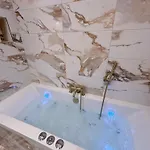 Luxury 2 Bedroom With Free Parking & Jacuzzi Bath ليدز