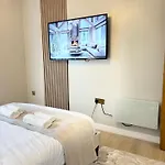 شقة Luxury 2 Bedroom With Free Parking & Jacuzzi Bath ليدز