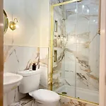 Luxury 2 Bedroom With Free Parking & Jacuzzi Bath شقة *