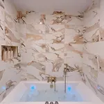 Luxury 2 Bedroom With Free Parking & Jacuzzi Bath * ليدز