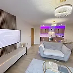 شقة Luxury 2 Bedroom With Free Parking & Jacuzzi Bath ليدز