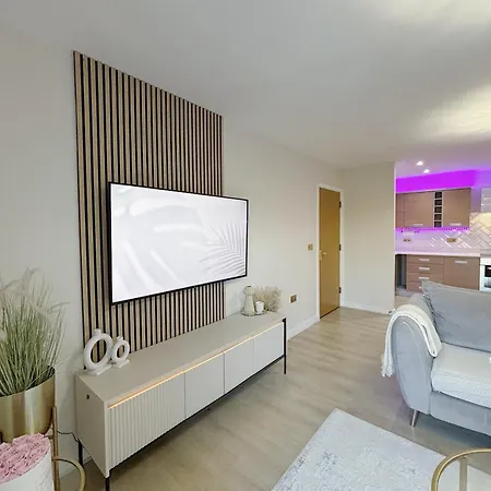 Lägenhet Luxury 2 Bedroom With Free Parking & Jacuzzi Bath *