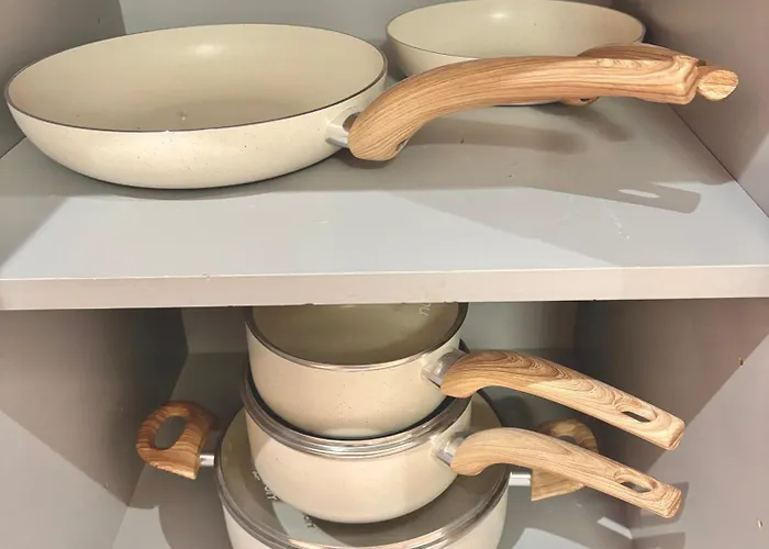 Luxury 2 Bedroom With Free Parking & Jacuzzi Bath Apartament